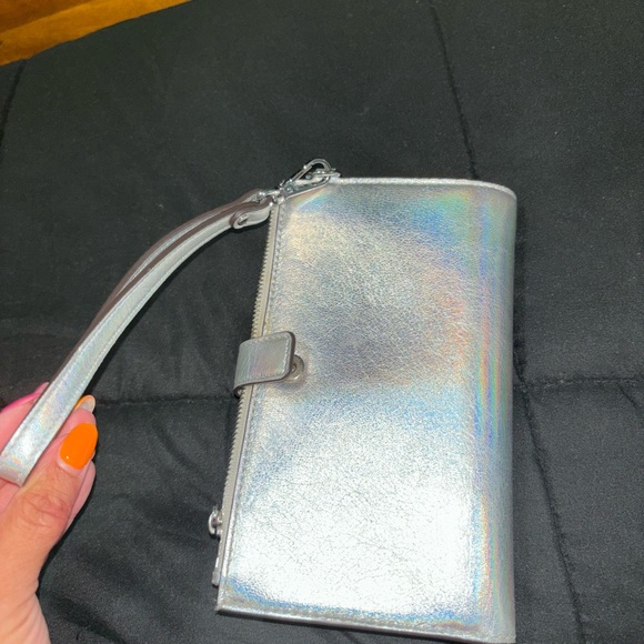 Holographic Michael Kors Wallet - Picture 4 of 7